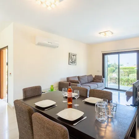 Fortuna ヴィラ Polis